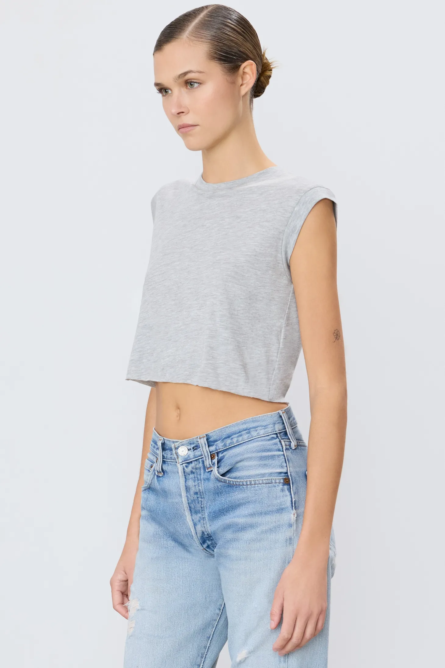 CROPPED MUSCLE TANK