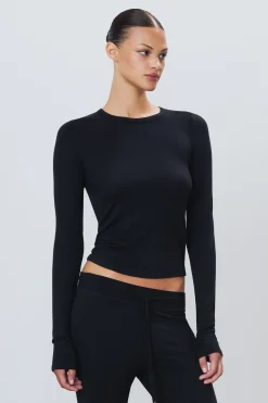 FITTED CREWNECK LONG SLEEVE T-SHIRT