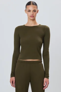 FITTED CREWNECK LONG SLEEVE T-SHIRT