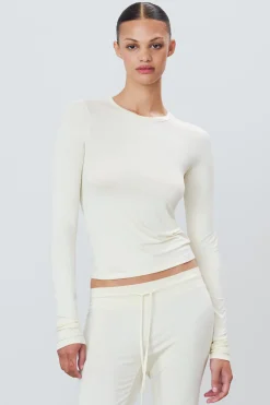 FITTED CREWNECK LONG SLEEVE T-SHIRT