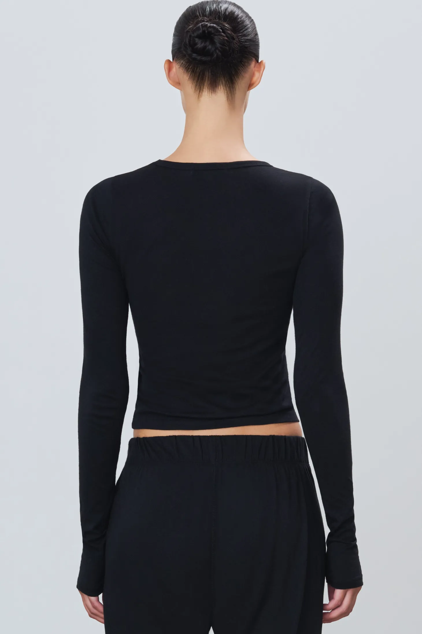 FITTED CREWNECK LONG SLEEVE T-SHIRT