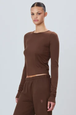 FITTED CREWNECK LONG SLEEVE T-SHIRT