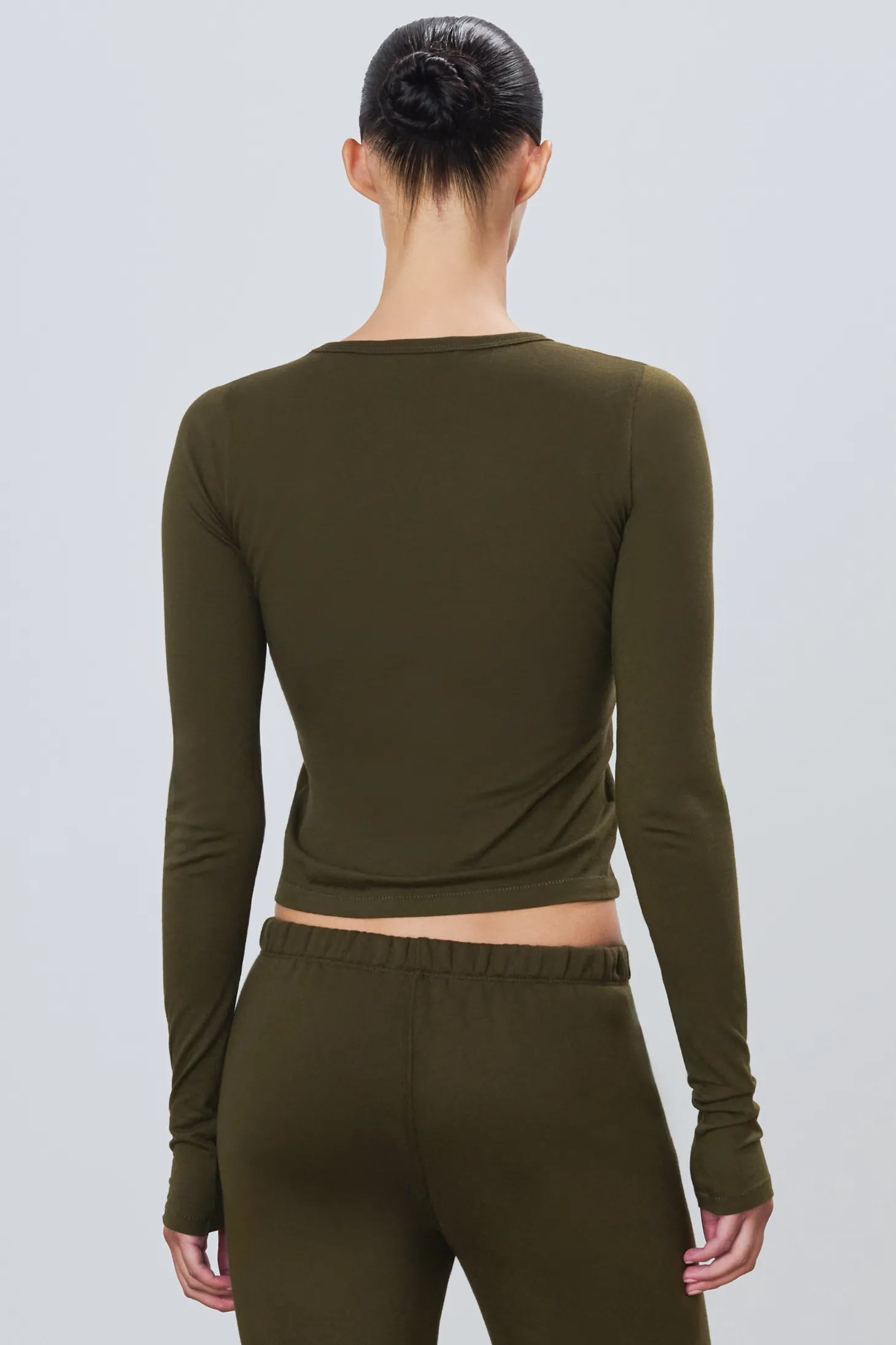 FITTED CREWNECK LONG SLEEVE T-SHIRT