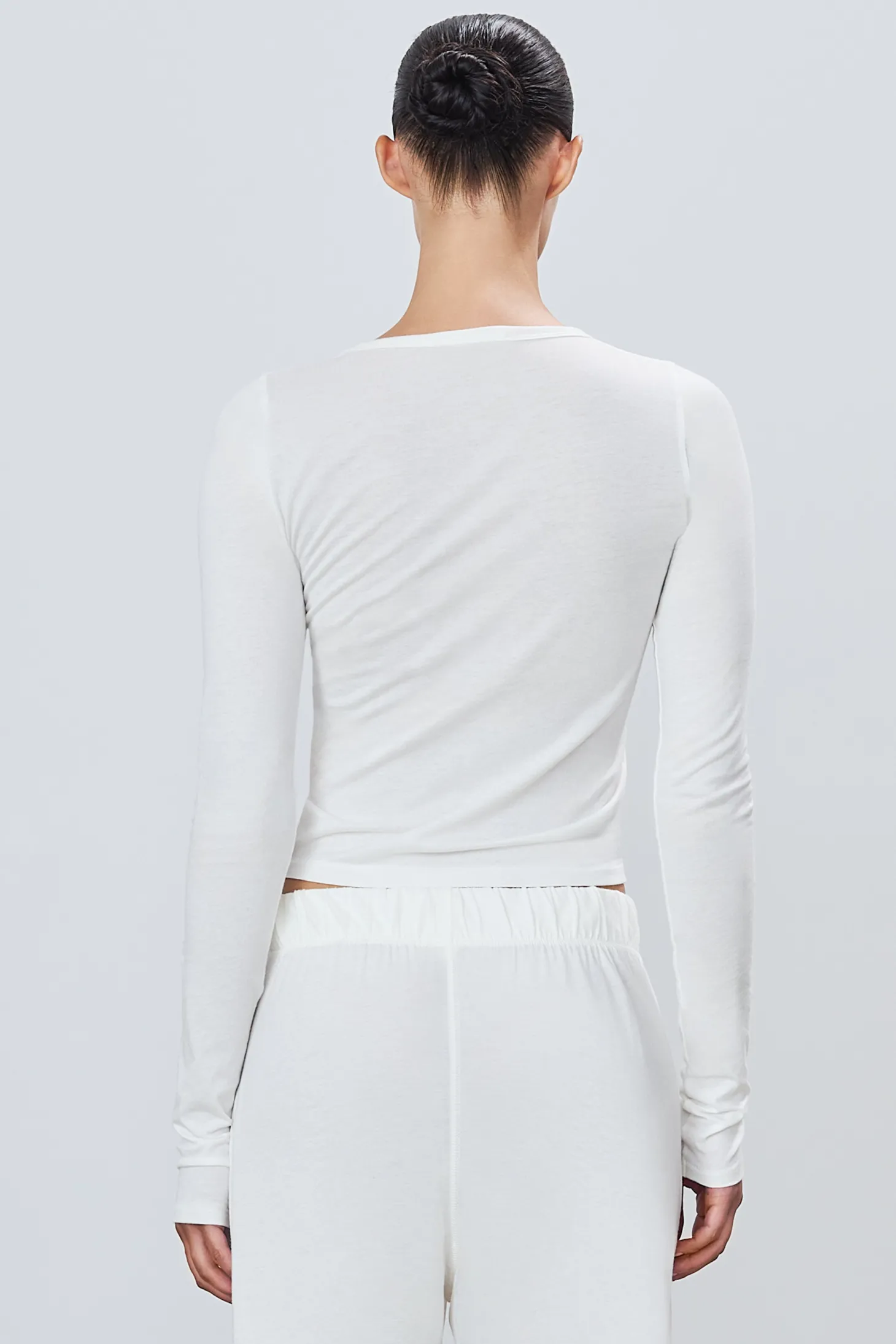FITTED CREWNECK LONG SLEEVE T-SHIRT