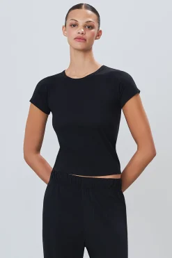 FITTED CREWNECK SHORT SLEEVE T-SHIRT