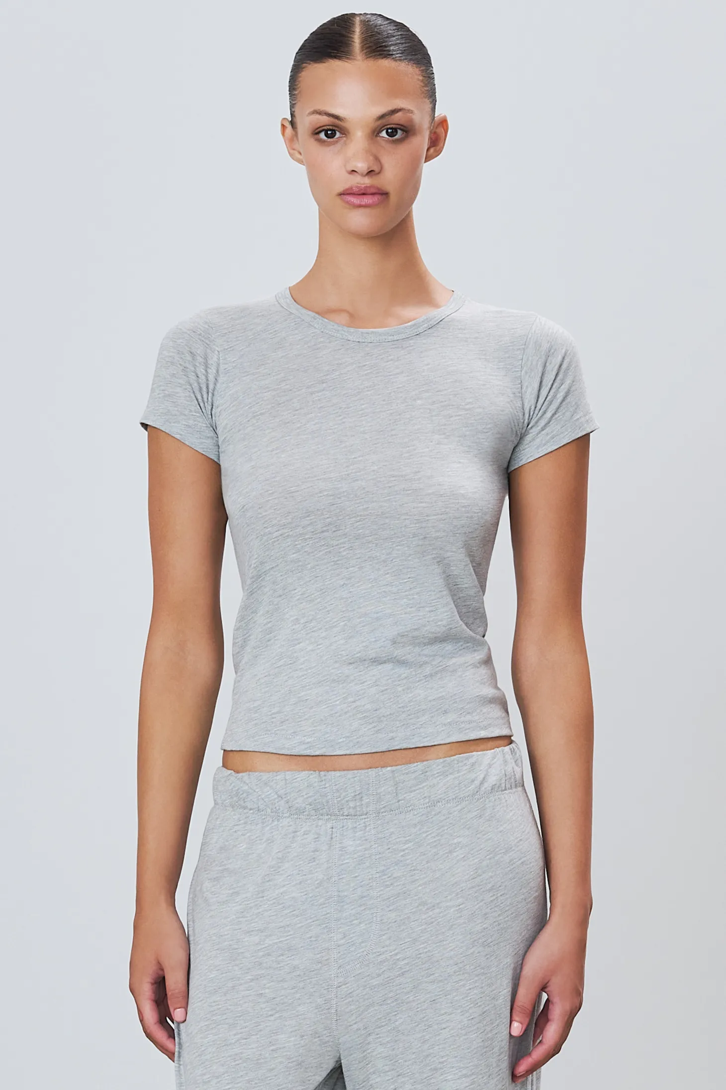 FITTED CREWNECK SHORT SLEEVE T-SHIRT