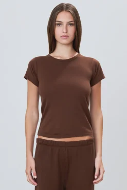 FITTED CREWNECK SHORT SLEEVE T-SHIRT