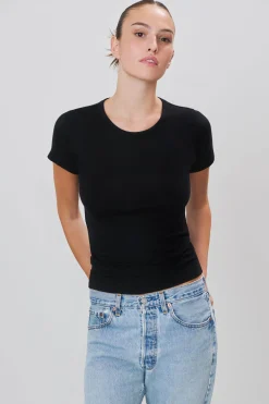 FITTED CREWNECK SHORT SLEEVE T-SHIRT