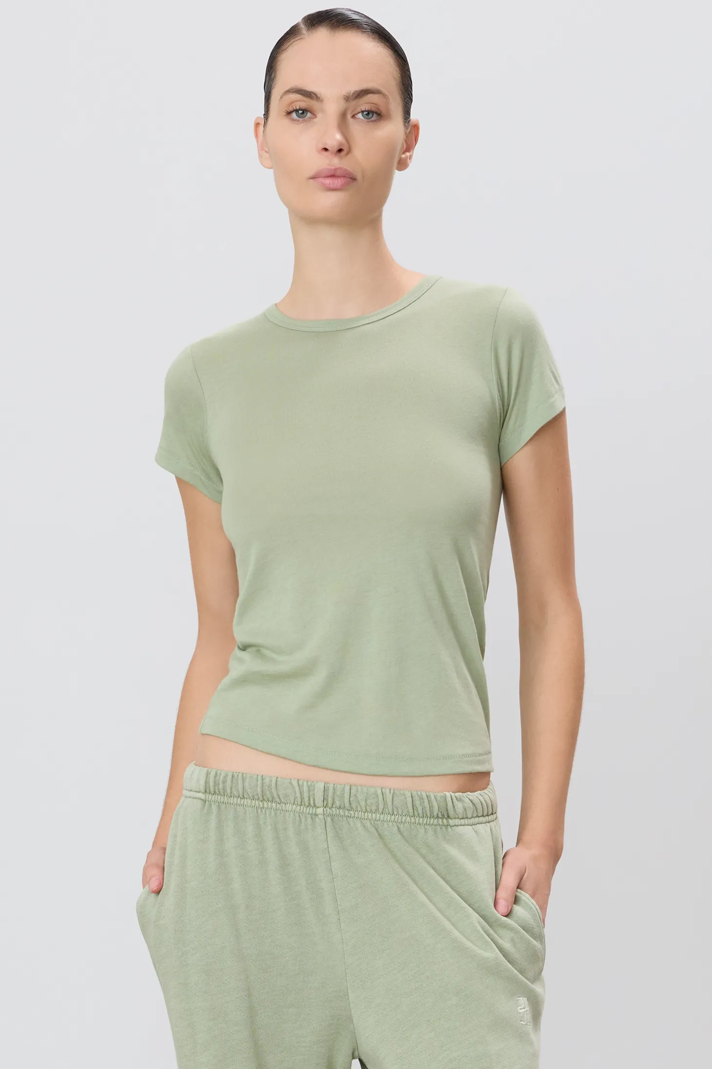 FITTED CREWNECK SHORT SLEEVE T-SHIRT