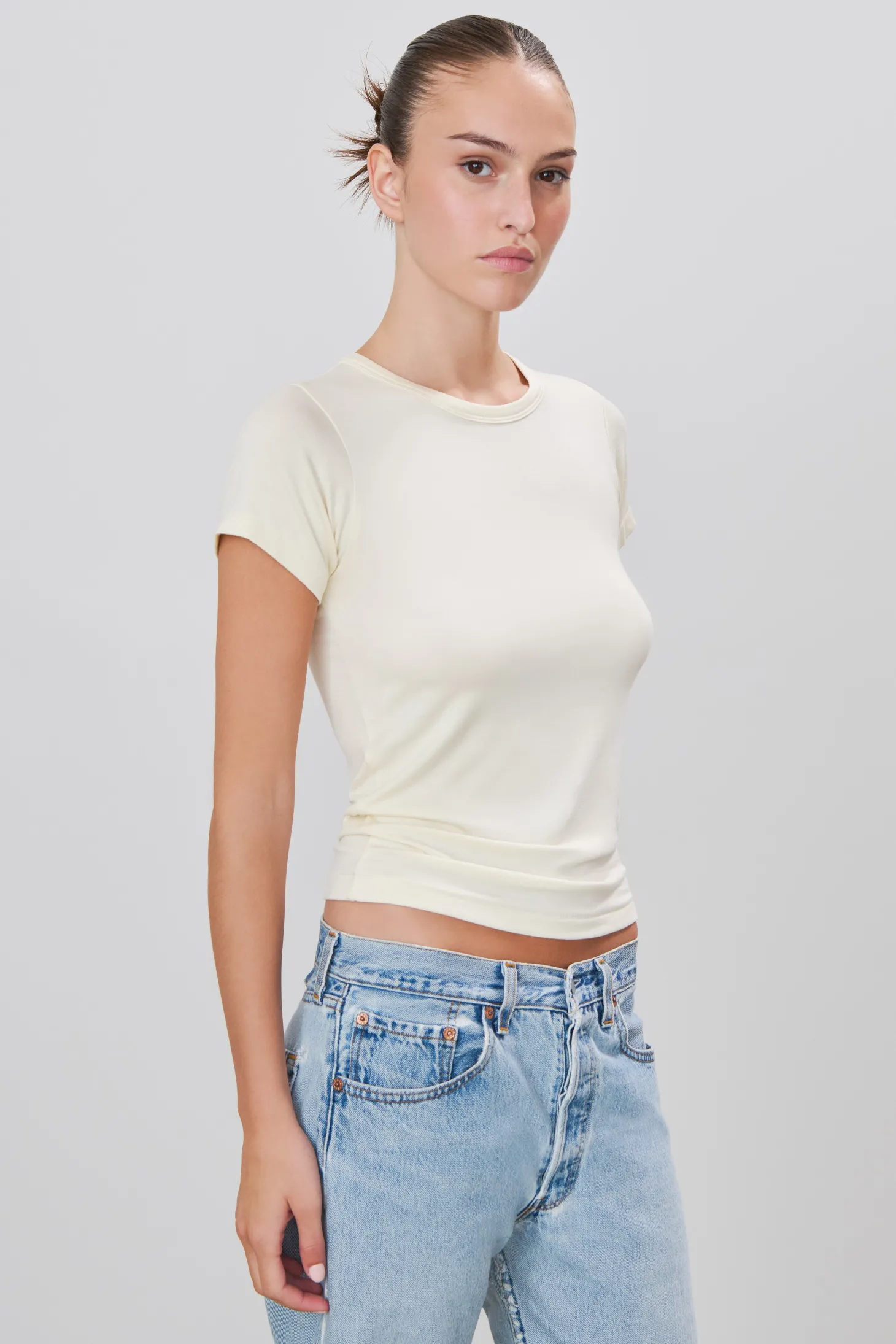 FITTED CREWNECK SHORT SLEEVE T-SHIRT