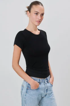 FITTED CREWNECK SHORT SLEEVE T-SHIRT