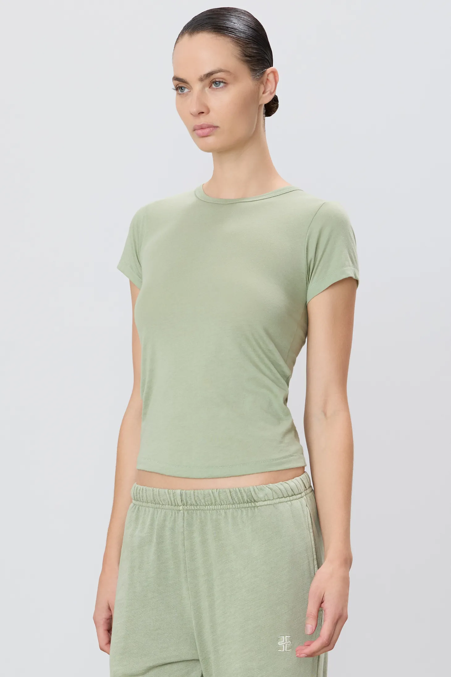 FITTED CREWNECK SHORT SLEEVE T-SHIRT