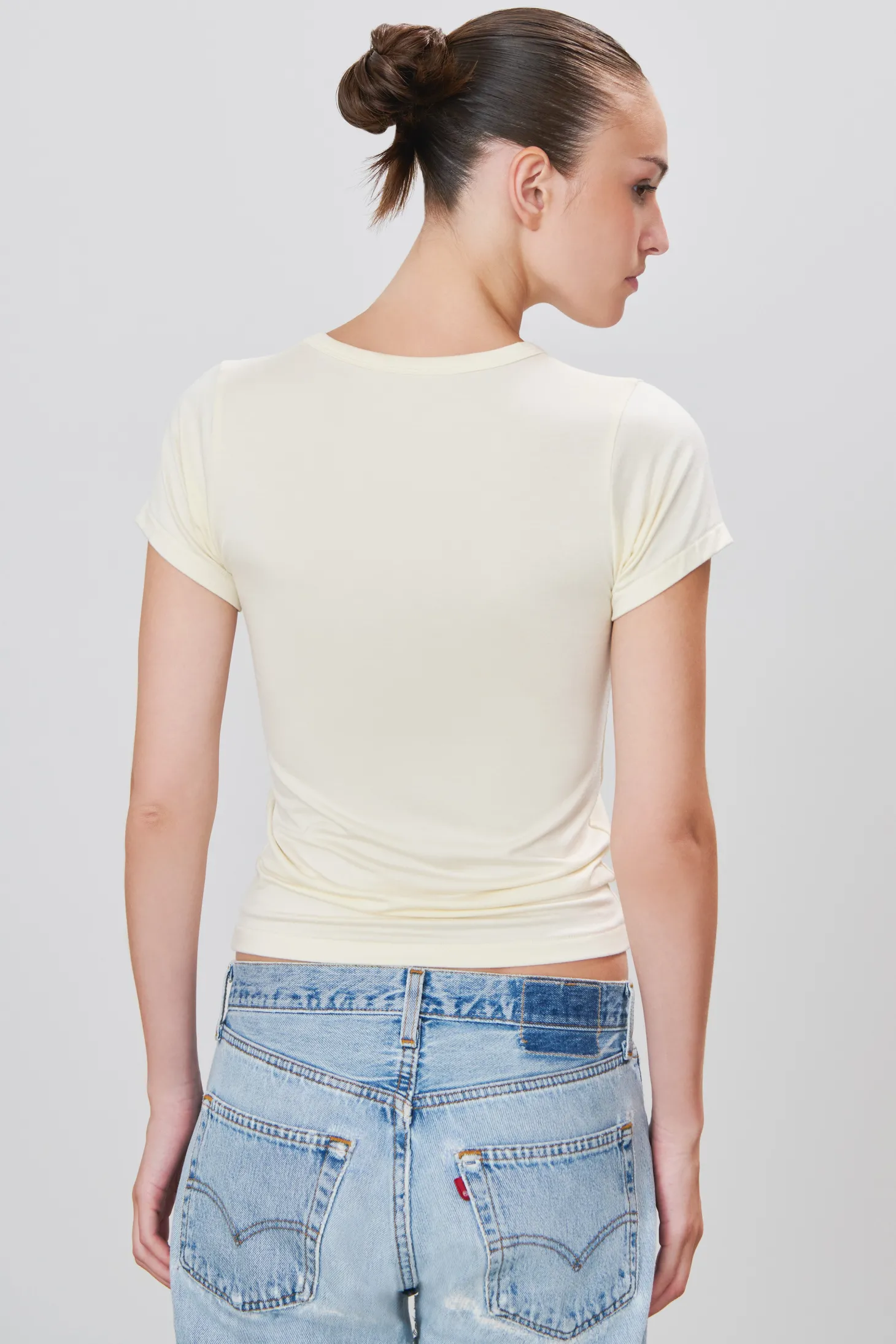 FITTED CREWNECK SHORT SLEEVE T-SHIRT
