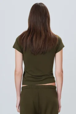 FITTED CREWNECK SHORT SLEEVE T-SHIRT