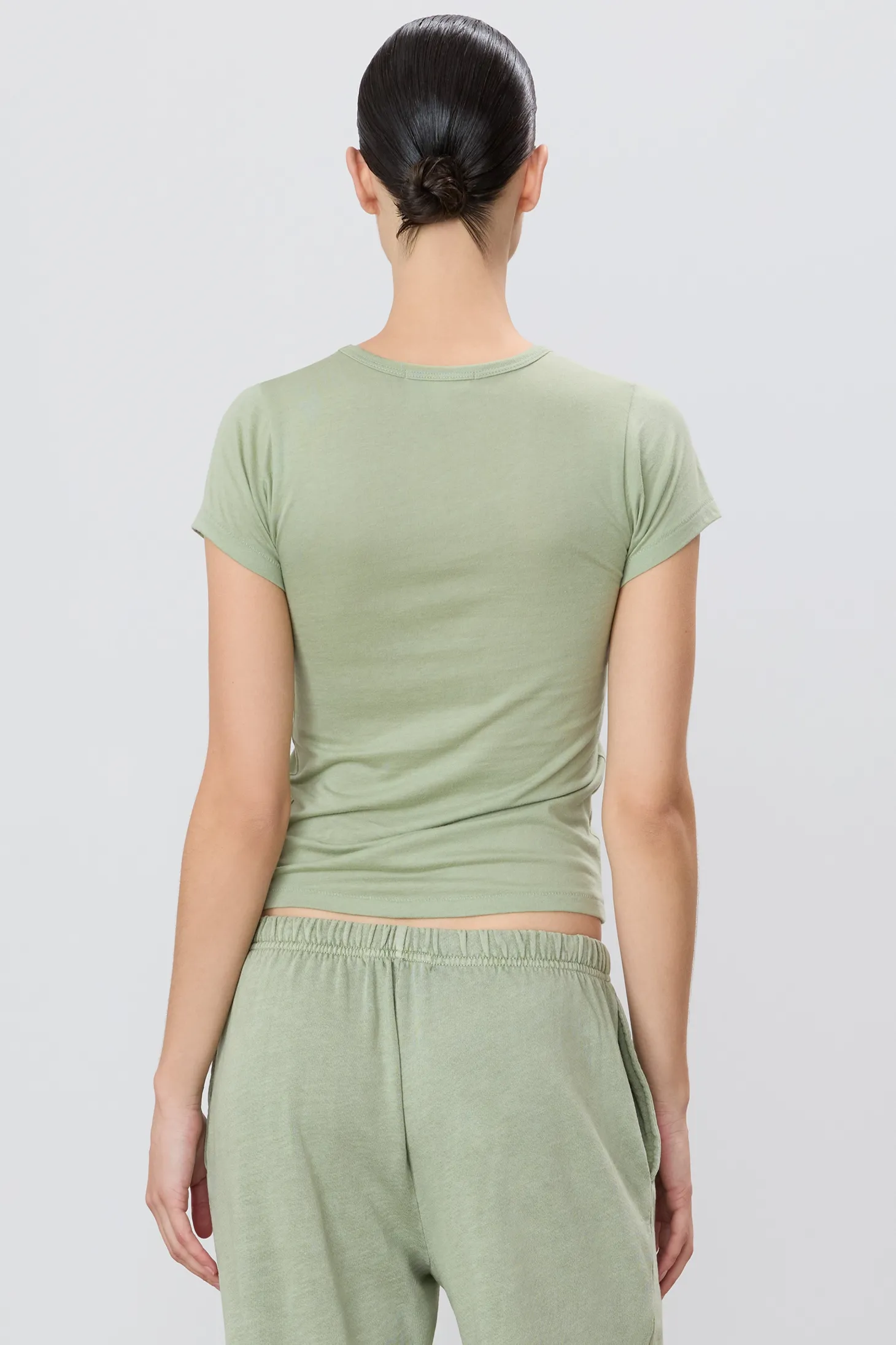 FITTED CREWNECK SHORT SLEEVE T-SHIRT