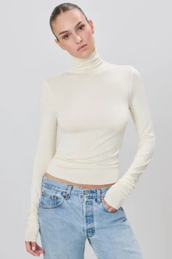 FITTED TURTLENECK TOP