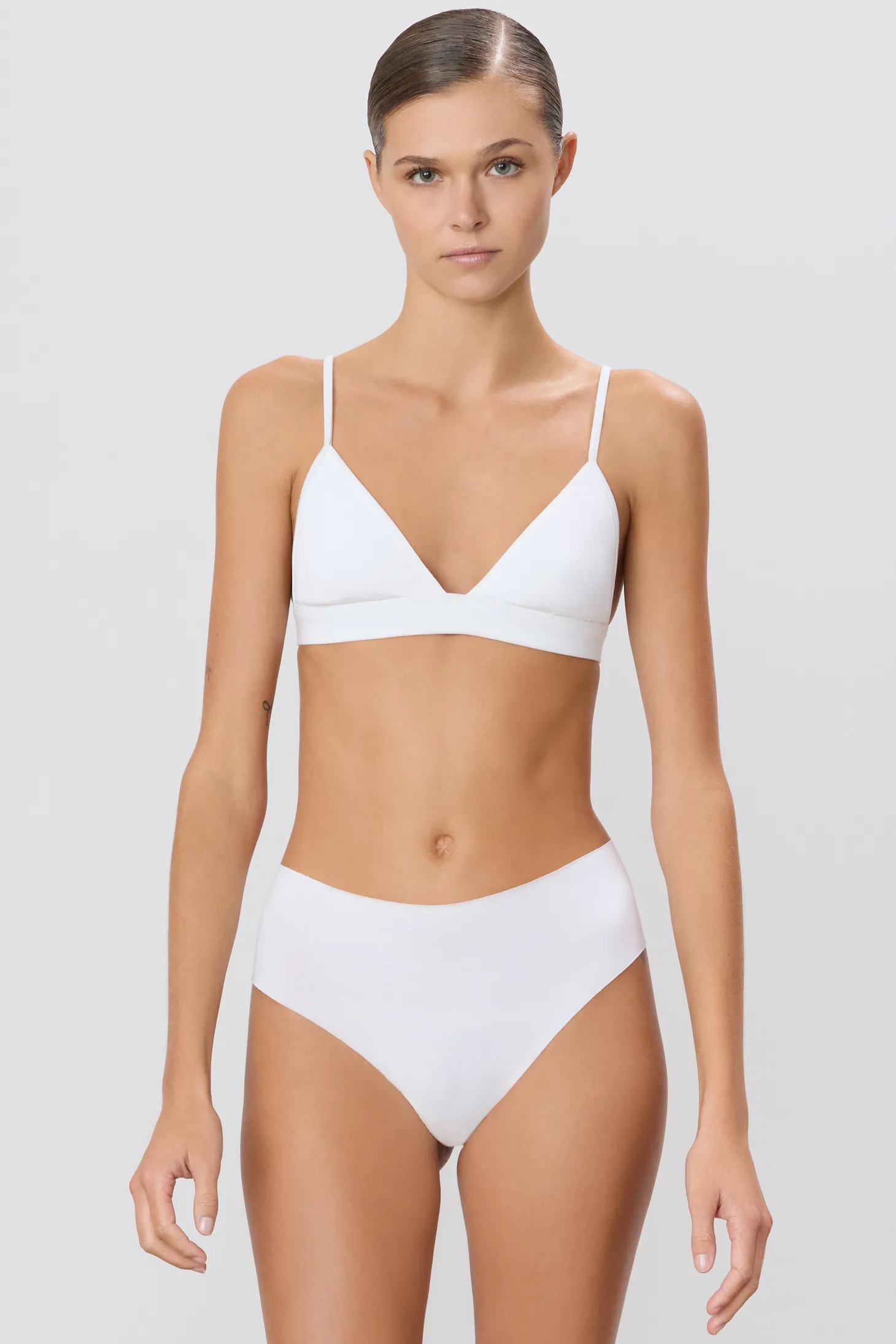 High Rise Thong by Éterne