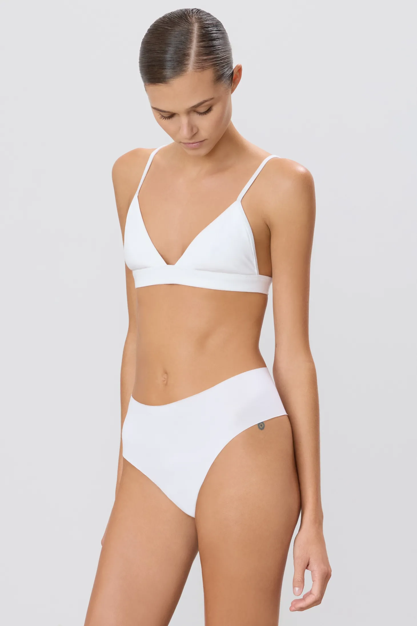 High Rise Thong by Éterne