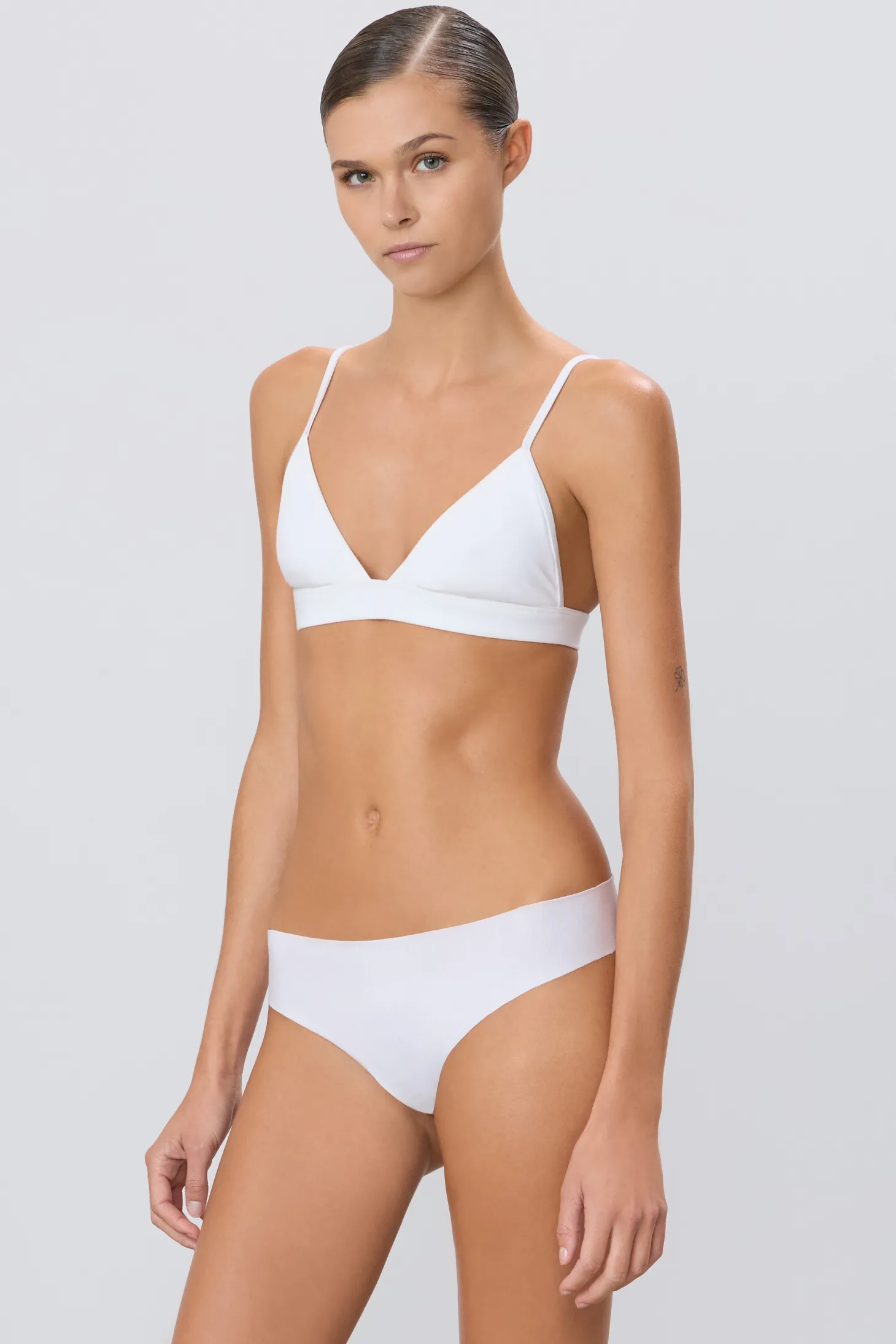 Low Rise Thong by Éterne