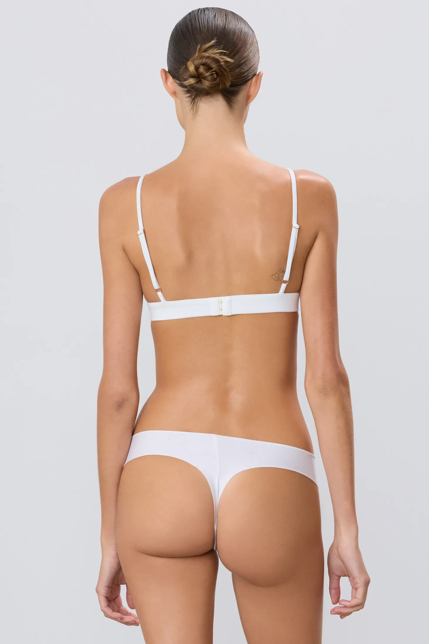 Low Rise Thong by Éterne