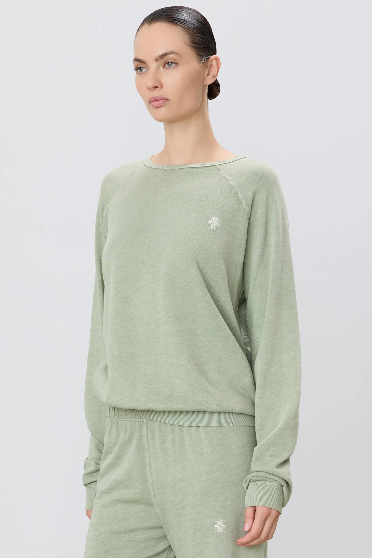 OVERSIZED RAGLAN SWEATSHIRT