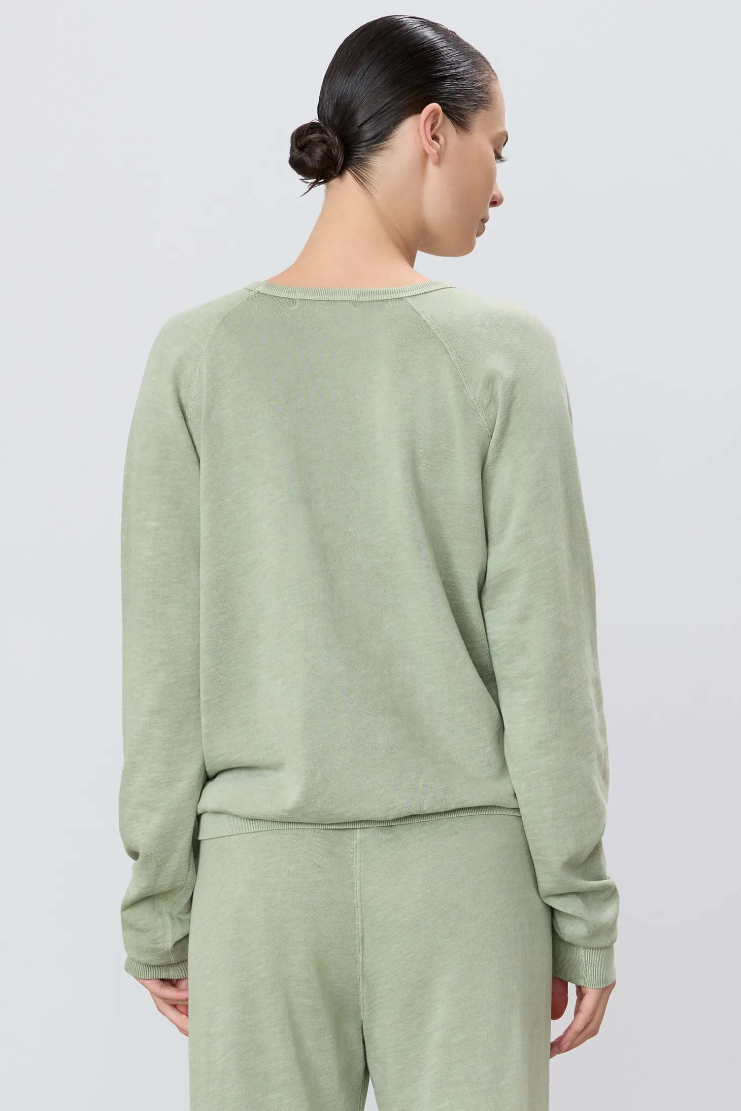 OVERSIZED RAGLAN SWEATSHIRT
