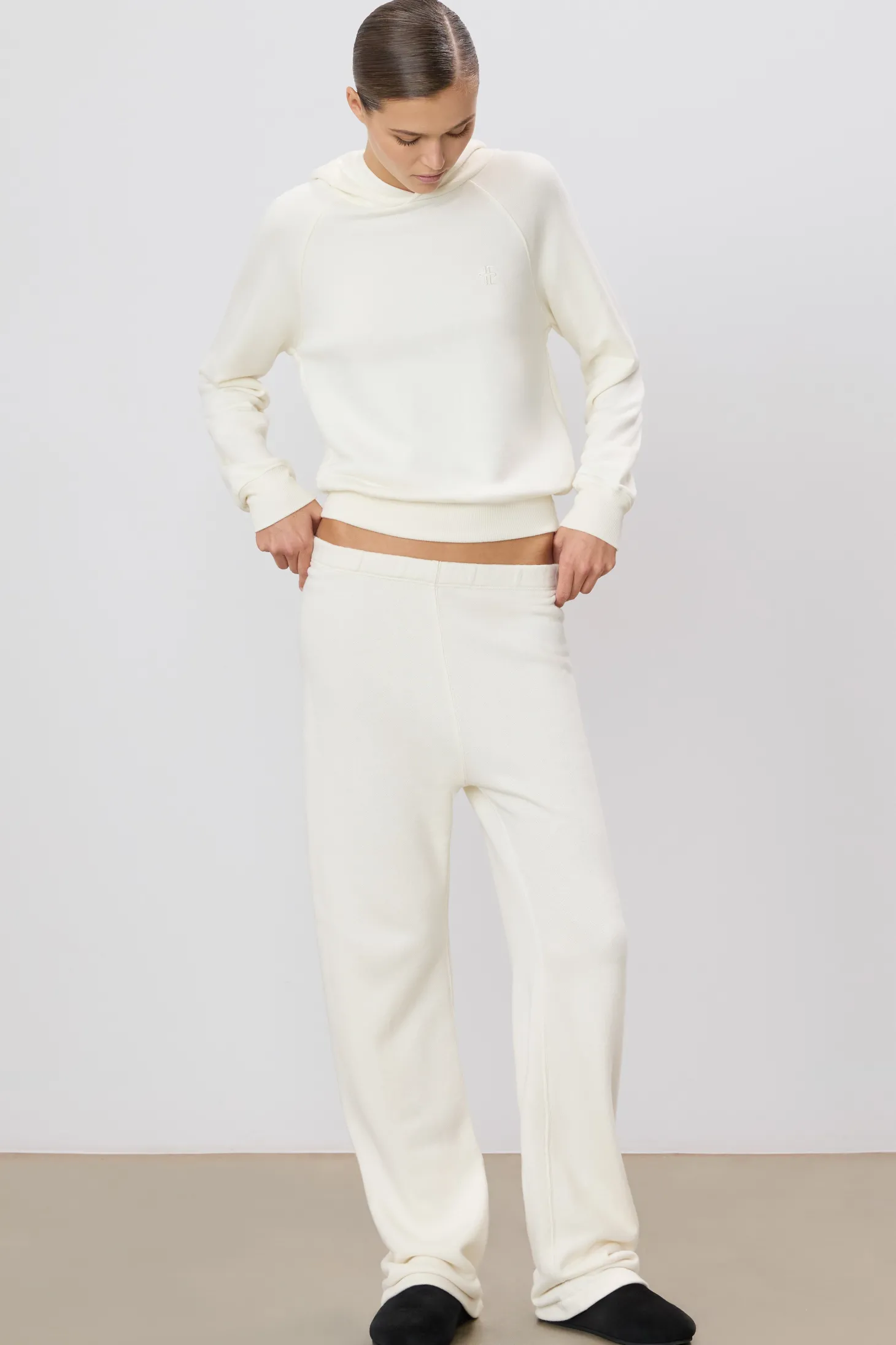 STRAIGHT LEG SWEATPANT