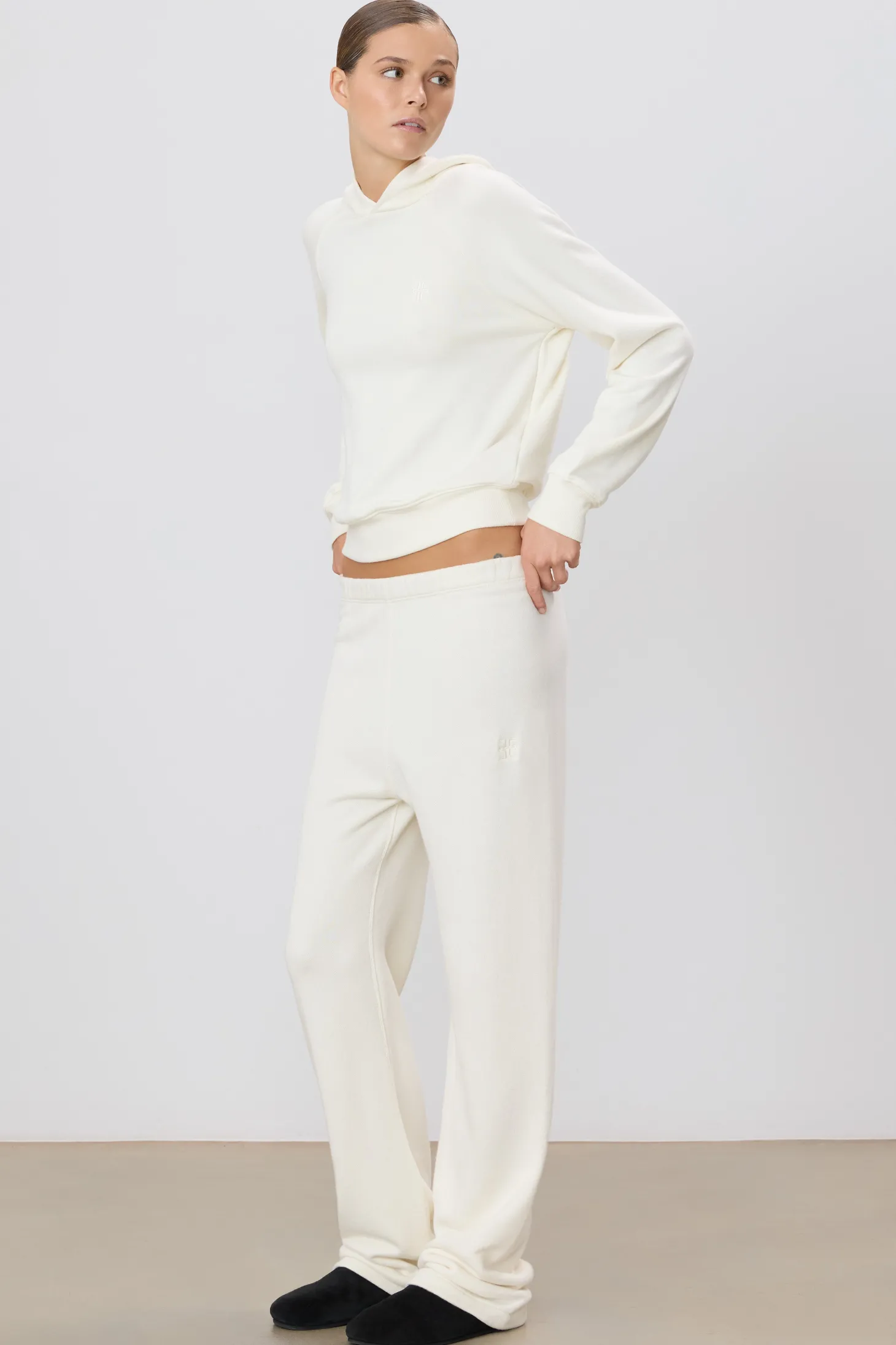 STRAIGHT LEG SWEATPANT