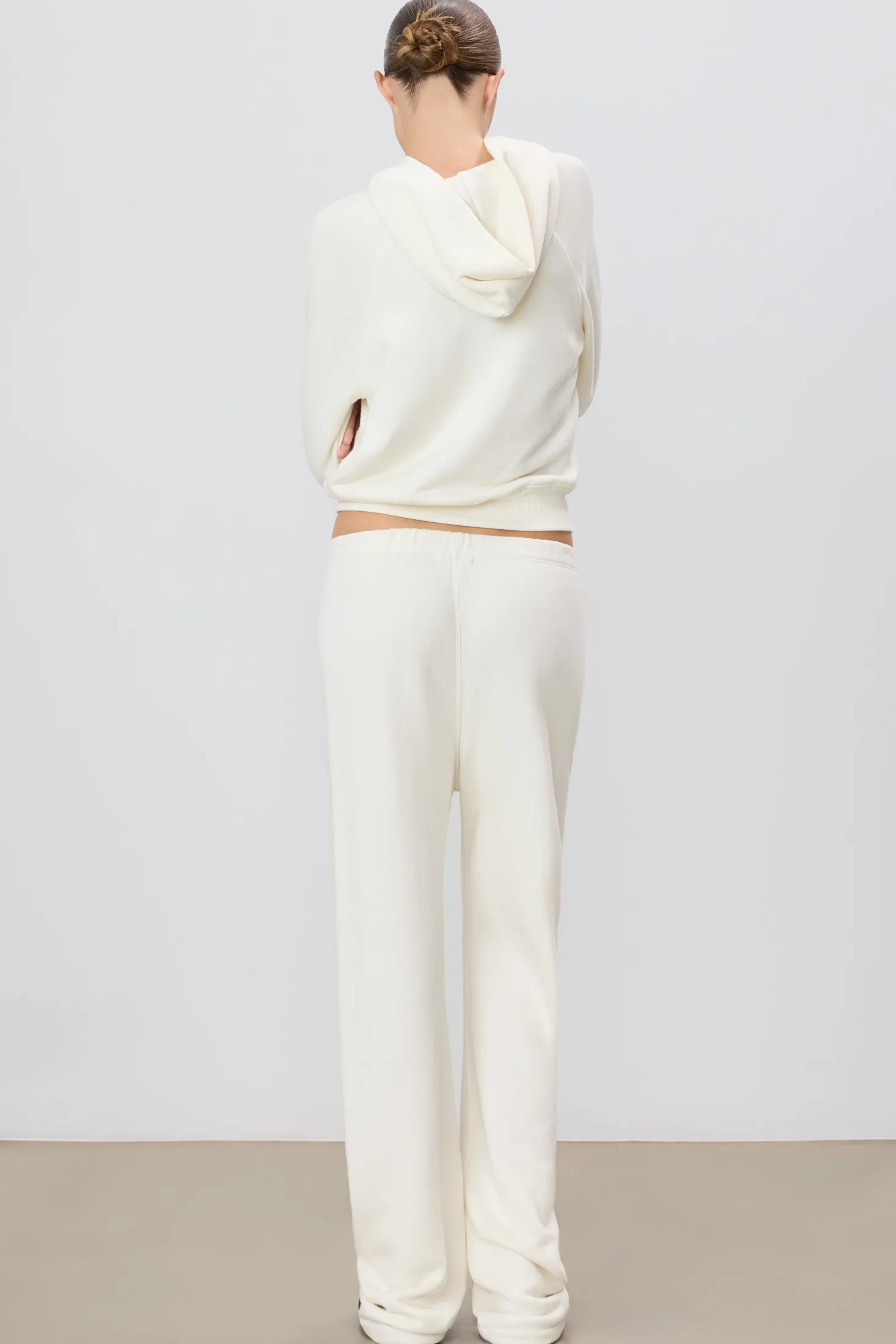 STRAIGHT LEG SWEATPANT