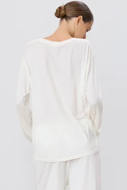 The Long Sleeve Boyfriend Tee by Éterne